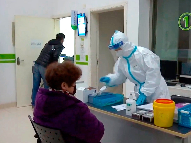 США обвинили Китай в сокрытии масштабов пандемии COVID-19, а Пекин задал Трампу 10 неприятных вопросов об утаивании правды