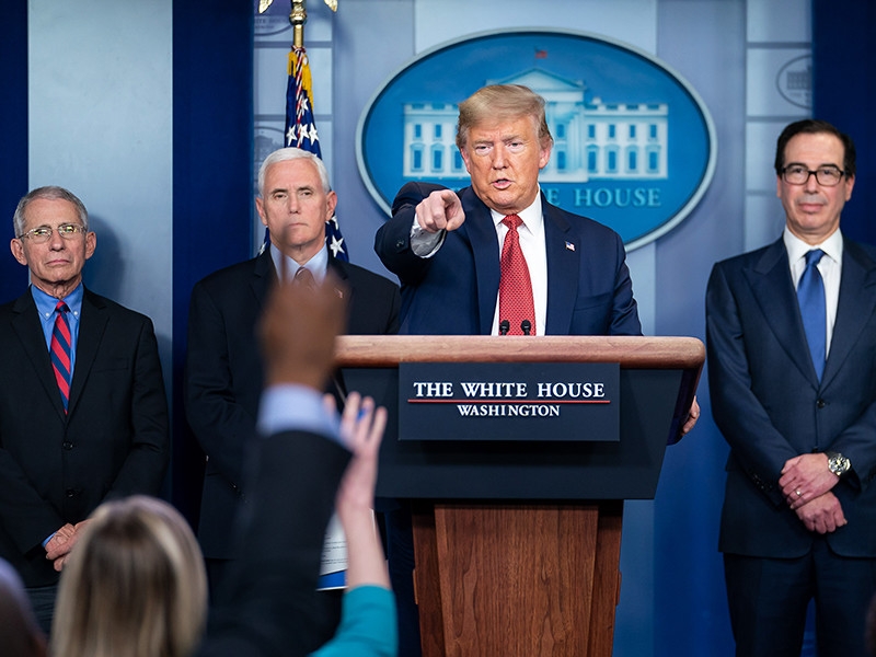 США вышли на первое место в мире по числу зараженных коронавирусом. Трамп назвал это успехом тестирования