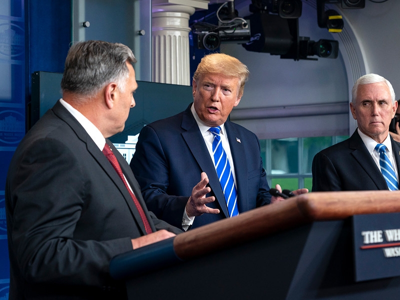 Трамп пояснил, что его слова про "свет, тепло и дезинфицирующие средства" были сарказмом