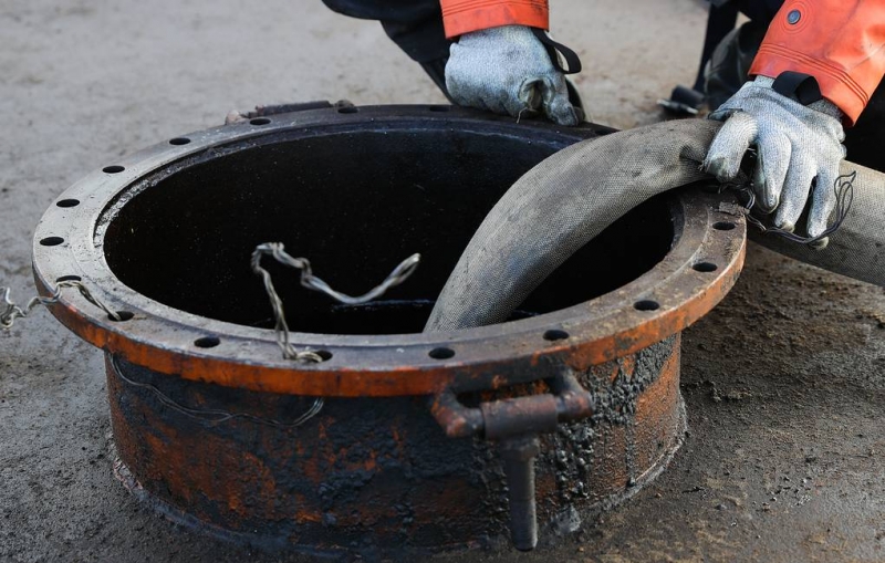 В Якутии на электростанции произошла утечка топлива из емкости

