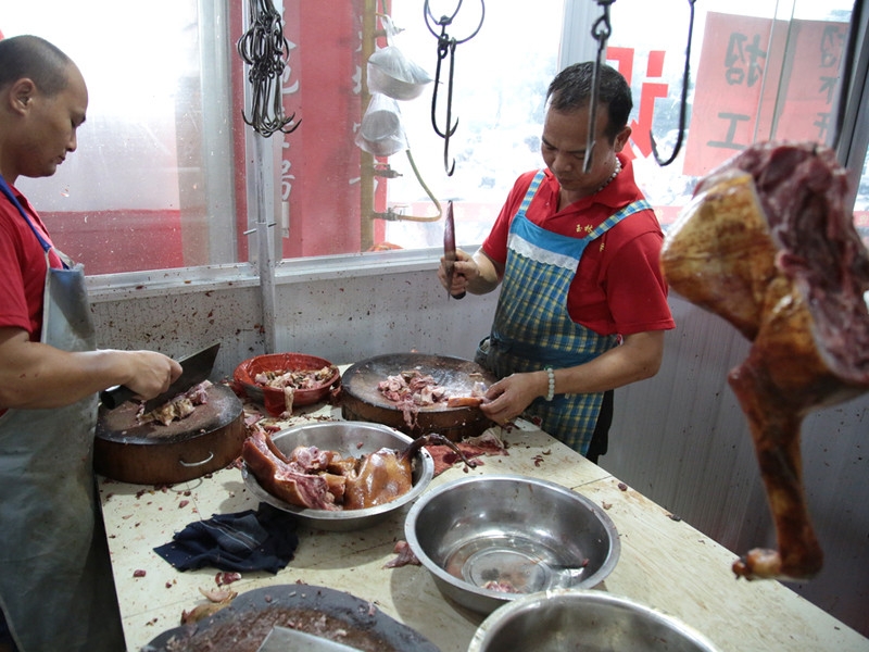 В китайском Шэньчжэне запретили есть котов и собак