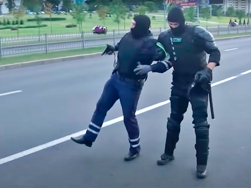 В МВД Белоруссии заявили о "высоком уровне агрессии" к силовикам, число задержанных с начала протестов приближается к 7 тысячам (ВИДЕО)