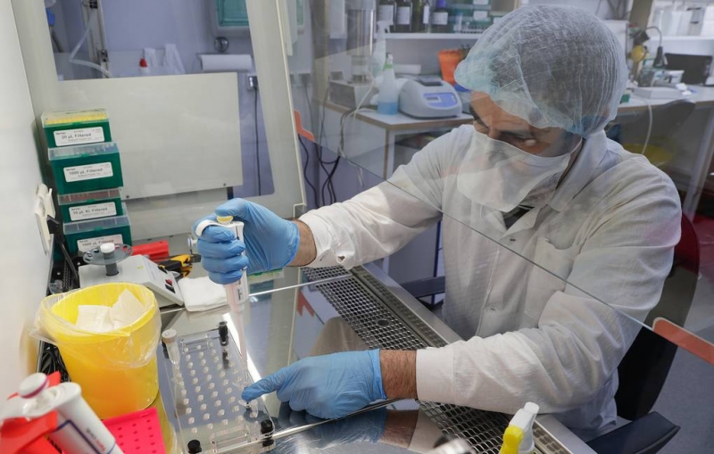 В РФ в 2022 году могут начаться тесты вакцины с белками нескольких штаммов коронавируса