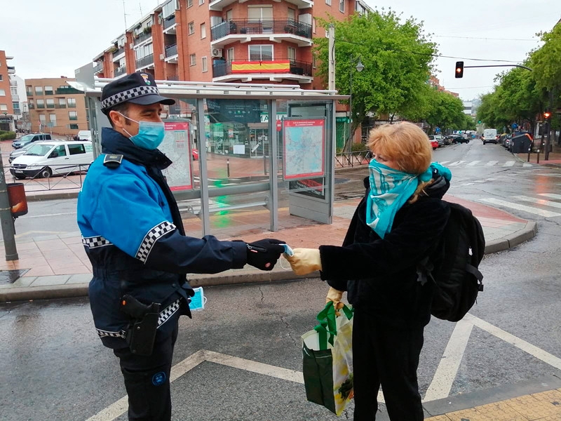 В ряде европейских стран начали снимать ограничения, введенные из-за коронавируса