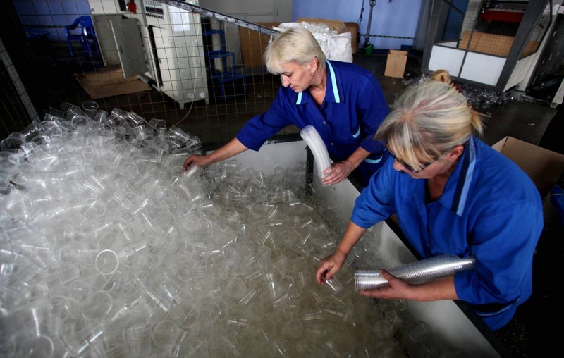 В России могут запретить производство одноразовых товаров из пластика через два года