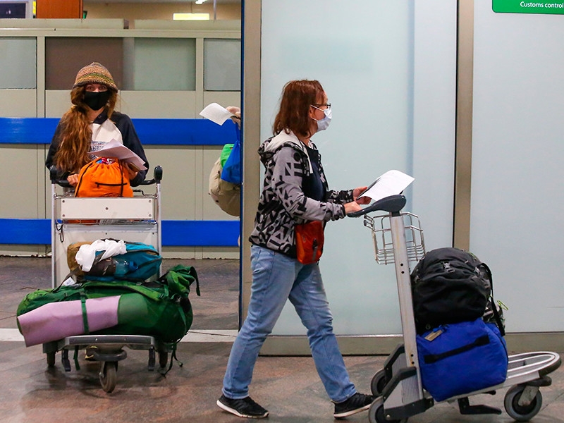 В самолетах будущего граждане будут летать в масках, но пустых кресел между пассажирами не будет