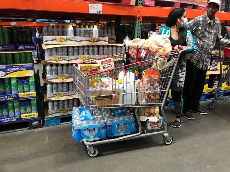 В США местные власти и жители перешли на режим чрезвычайной ситуации из-за коронавируса

