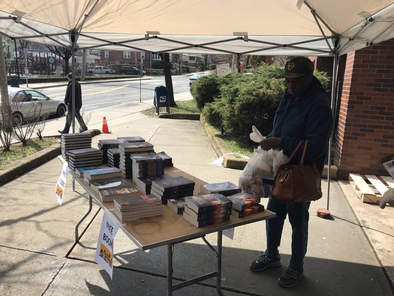 В США местные власти и жители перешли на режим чрезвычайной ситуации из-за коронавируса

