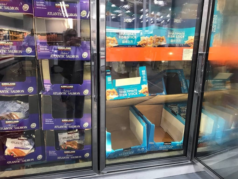 В США местные власти и жители перешли на режим чрезвычайной ситуации из-за коронавируса

