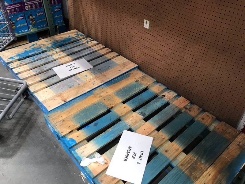 В США местные власти и жители перешли на режим чрезвычайной ситуации из-за коронавируса

