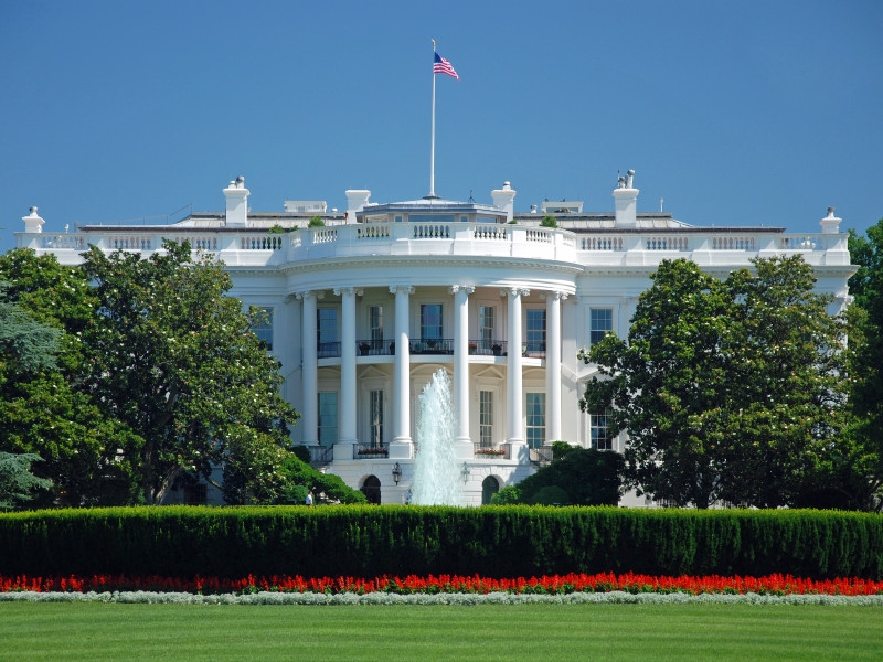 В США впервые с 11 сентября 2001 года задействовали бункер под Белым домом