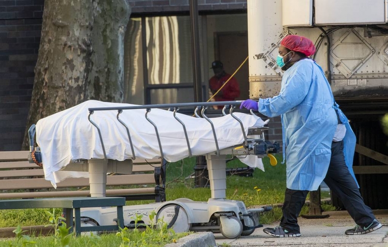 В США за сутки умерло рекордное число людей от коронавируса

