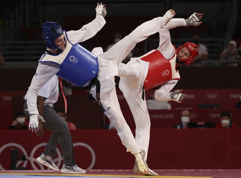 Великие.
Российские спортсмены завоевали три золотые медали в третий день Олимпиады