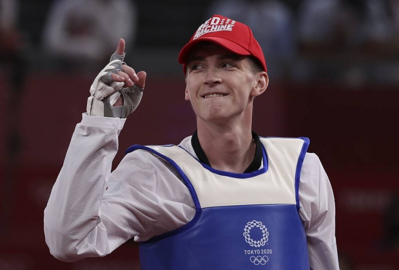 Великие.
Российские спортсмены завоевали три золотые медали в третий день Олимпиады